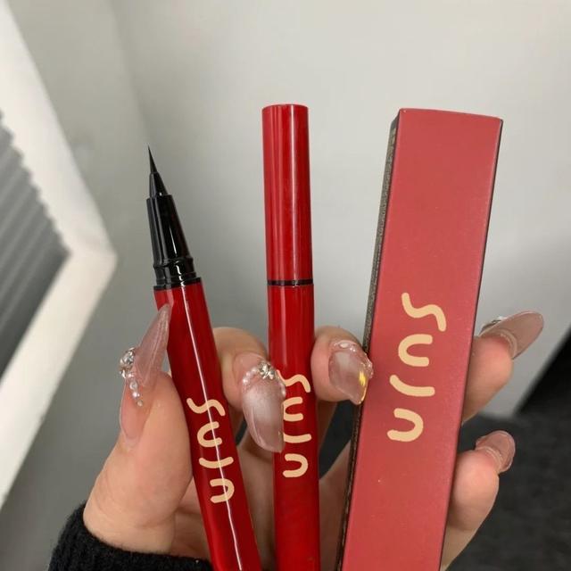 📌一筆持妝 打造3D大眼 新手眼線筆