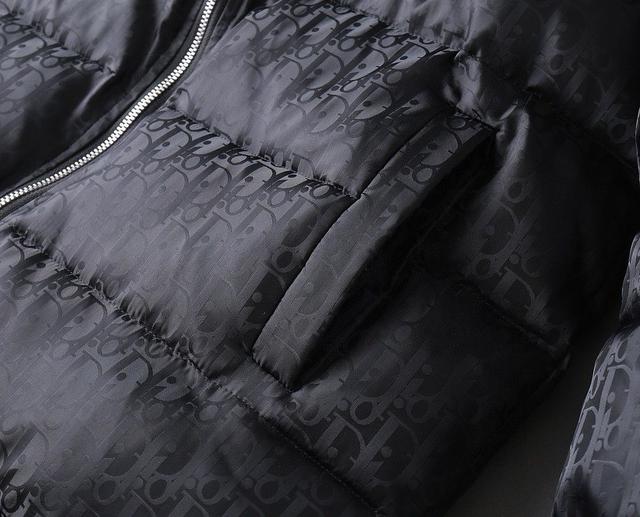 2025秋冬新款羽绒服。这款号称羽绒服届最贵的，