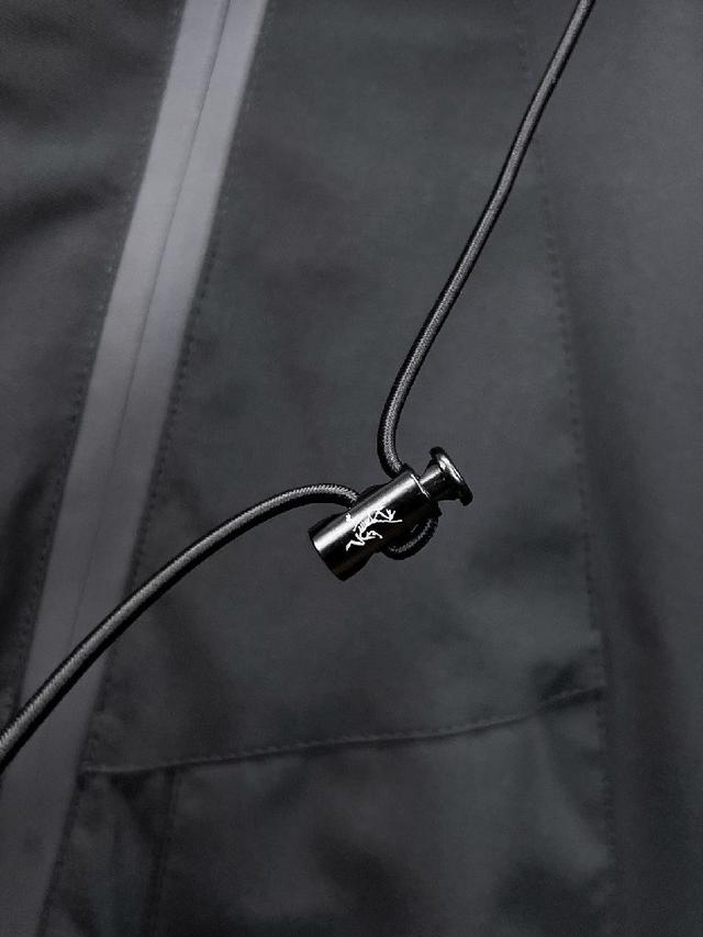 官网款新款羽绒服。这款号称羽绒服届最高端的，全部90绒的