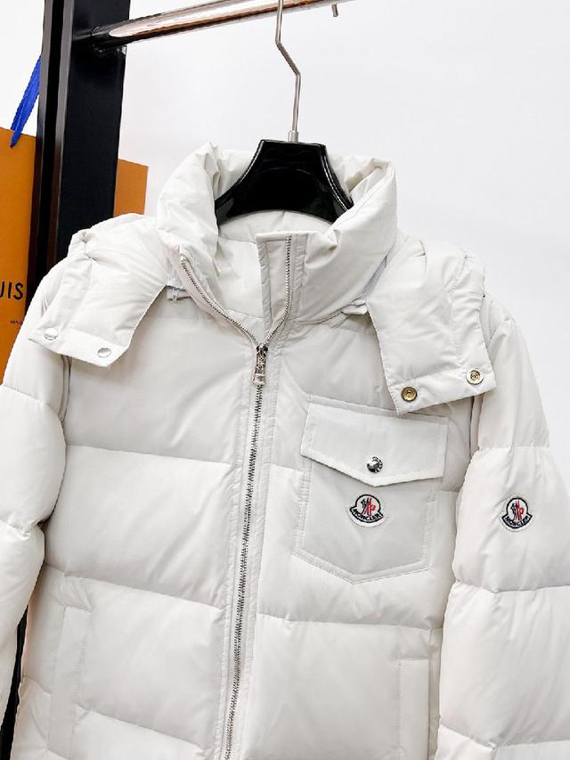 2025秋冬新款羽绒服。这款号称羽绒服届最贵的，全部90绒的