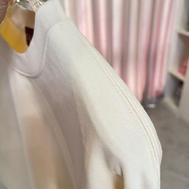 卫衣采用320g多支纱线纺织工艺 手感厚实 全棉面料 透气舒适 顶级质感