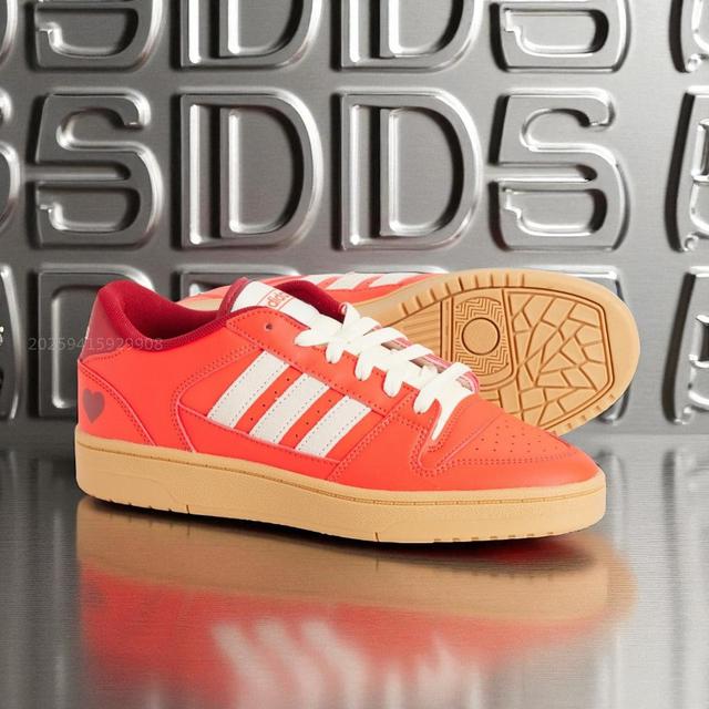 美國_特價_Adidas_麂皮拼接運動休閒鞋 (女款)#08/25