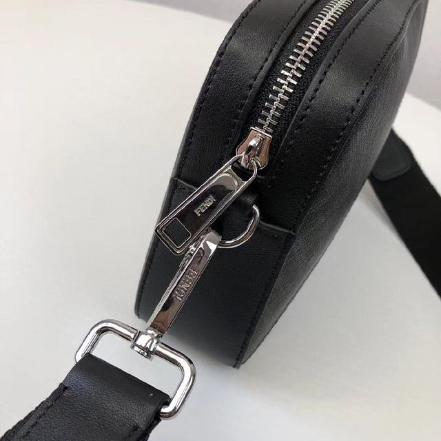 原单实拍👌🏿男款斜挎\单肩包💼采用进口打腊牛皮纯