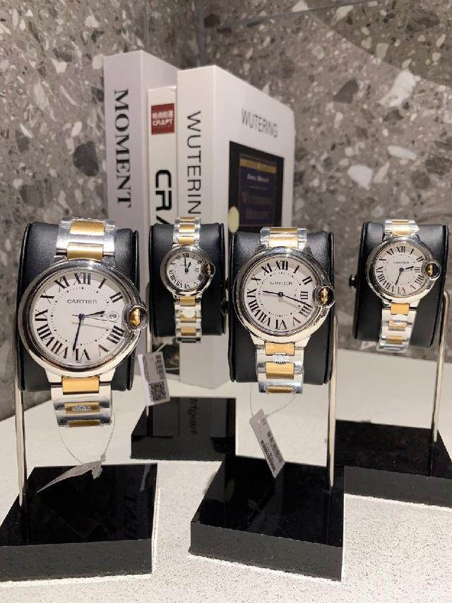 卡地亚蓝气系列 精致石英腕表 传统双针设计 星空运转