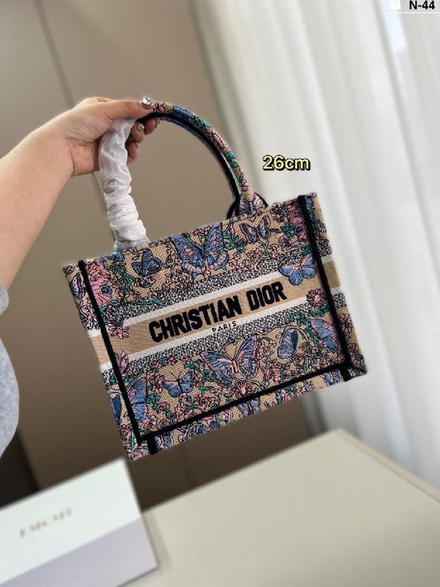 Dior迪奥托特包Book 容量超级大也很耐用