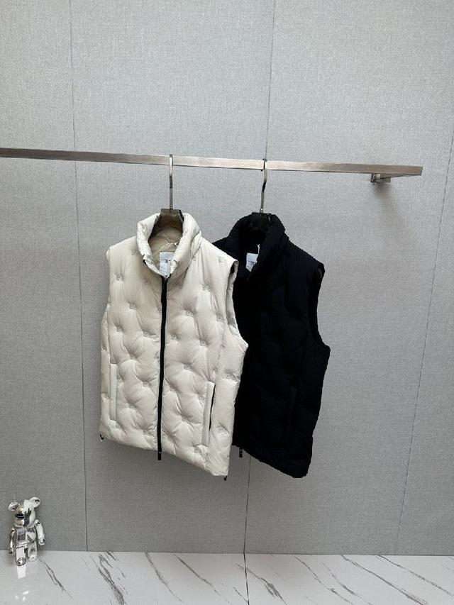羽绒马甲2025新品 BURB 新款羽绒马甲 秀场新品