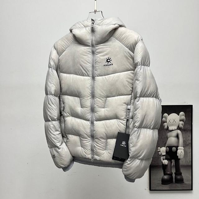 加拿大银剪刀Moose Knuckles一直是被公认为最保暖的羽绒服