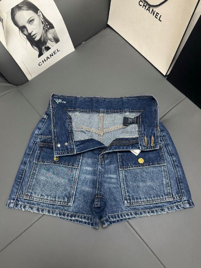 采用高织有机棉牛仔面料 质感柔软细腻