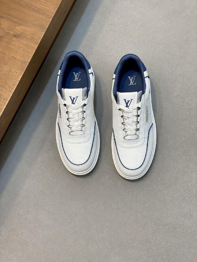 新品男士高端休闲运动鞋，选用进口头层牛皮丝印品