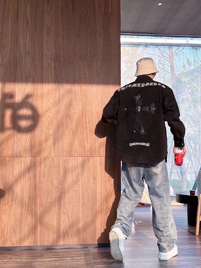 采用进口机刺绣工艺 使用先进的计算机控制系统和精密的机械部件