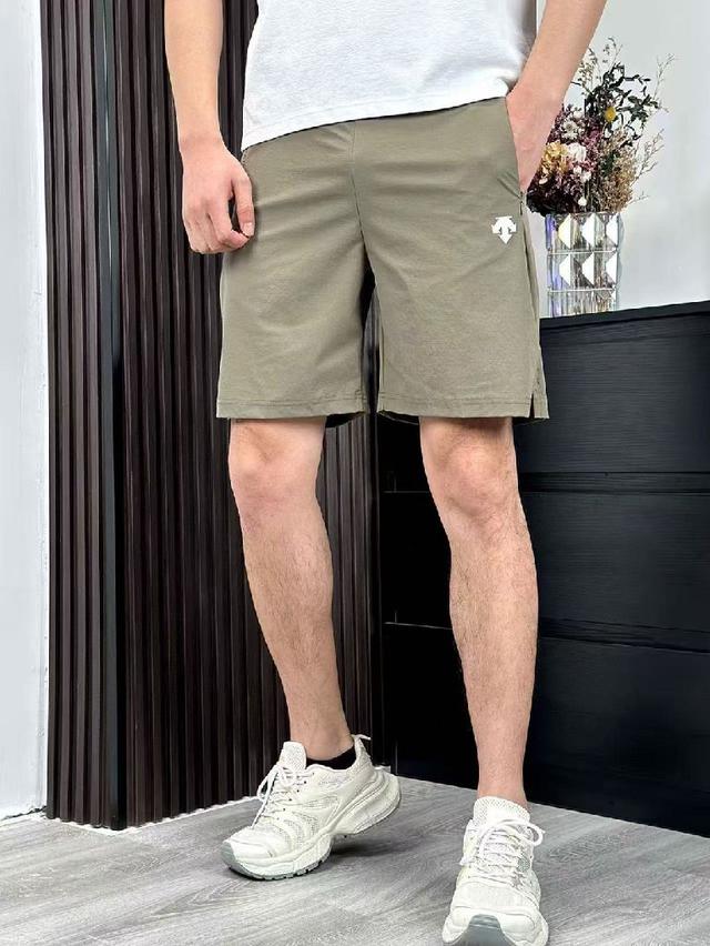 吸湿透气的同时，每一针每一线都是能工巧匠人工缝制，