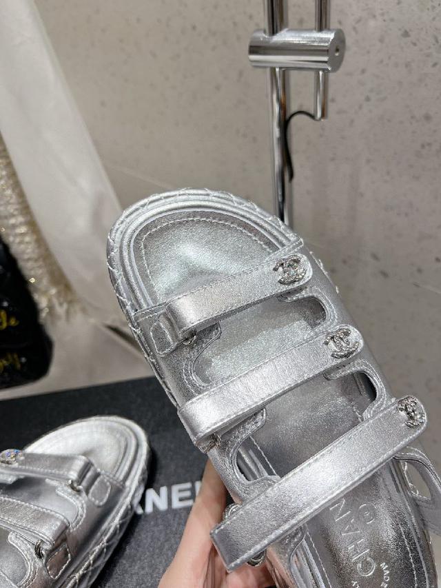 CHANEL·香奈儿 2025早春新款 小香菱格双钻扣魔术贴三带沙滩拖鞋凉鞋凉拖