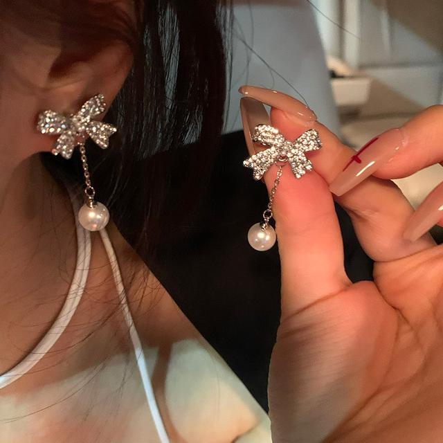 【預購商品】【0416結單】【批發】韓版蝴蝶結鑲鑽珍珠銀針耳環 M3585355
