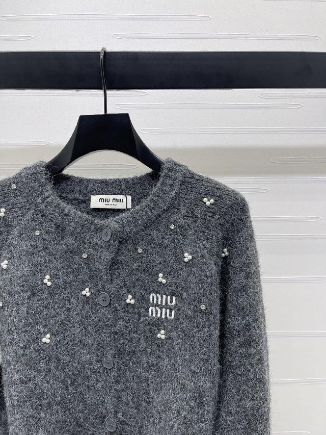 重工钉珠针织开衫！定制羊毛纱线织造 密度细针织造 清晰毛感肌理 舒适亲