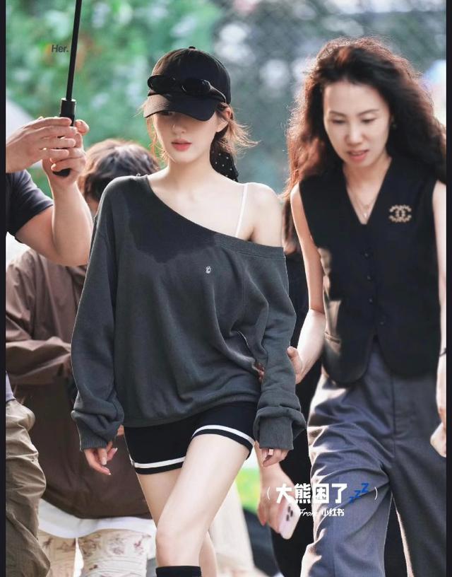 〈趙露思同款〉韓國 Letter From Moon 許我耀眼 許妍同款 鐵牌 斜肩 大學T 6色
