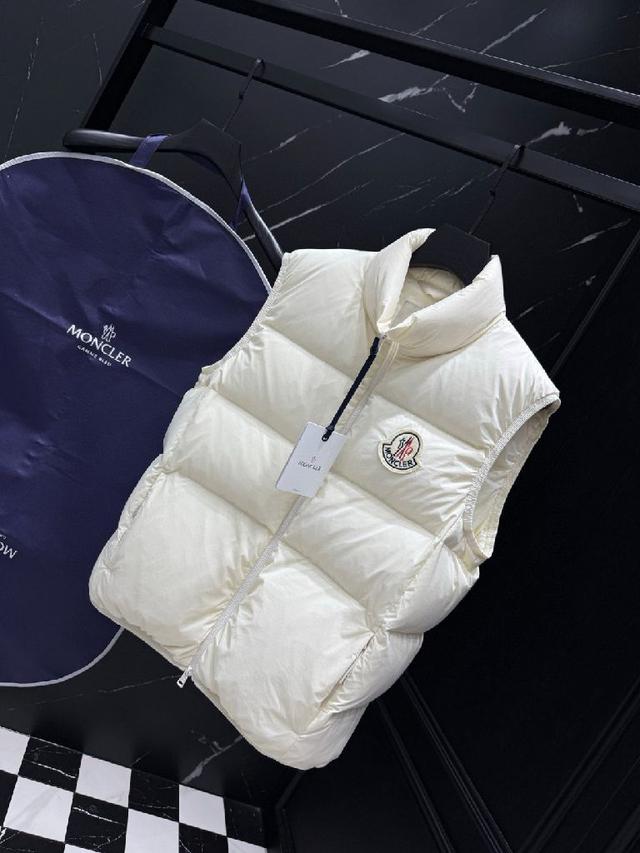 特级羽绒⬆️Moncler Erea（2025爆款小泡芙）女士方形绗缝连帽短款