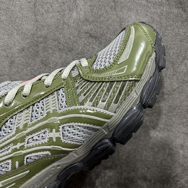 升级FF BLAST PLUS全新缓震中底部位科技材质