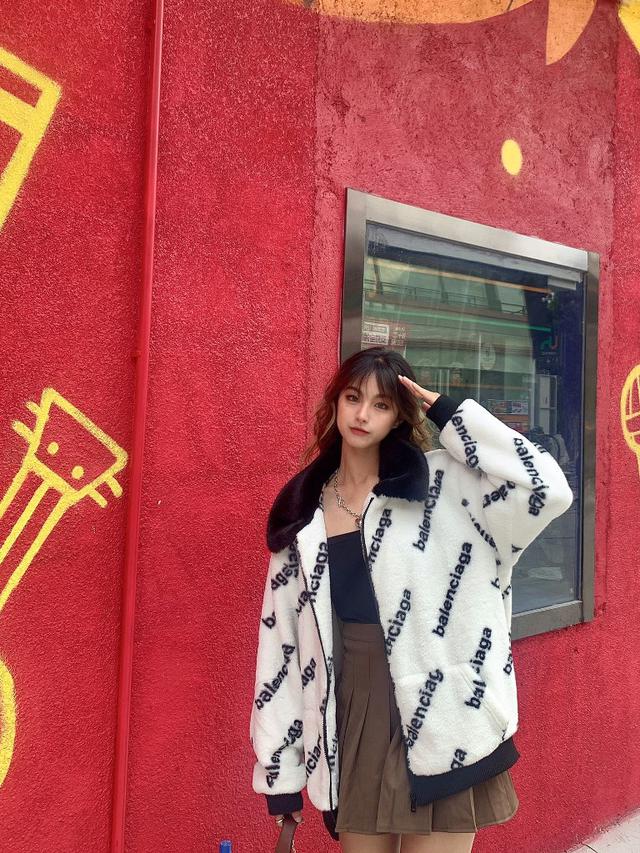 Balenciaga 巴黎世家羊羔毛外套