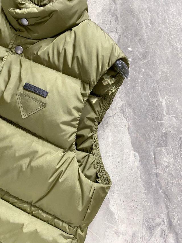 秋冬专柜同步新品发布，最新工装羽绒马甲出货