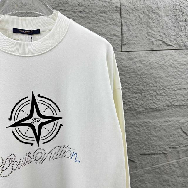 卫衣采用320g多支纱线纺织工艺 手感厚实 全棉面料 透气舒适 顶级质感