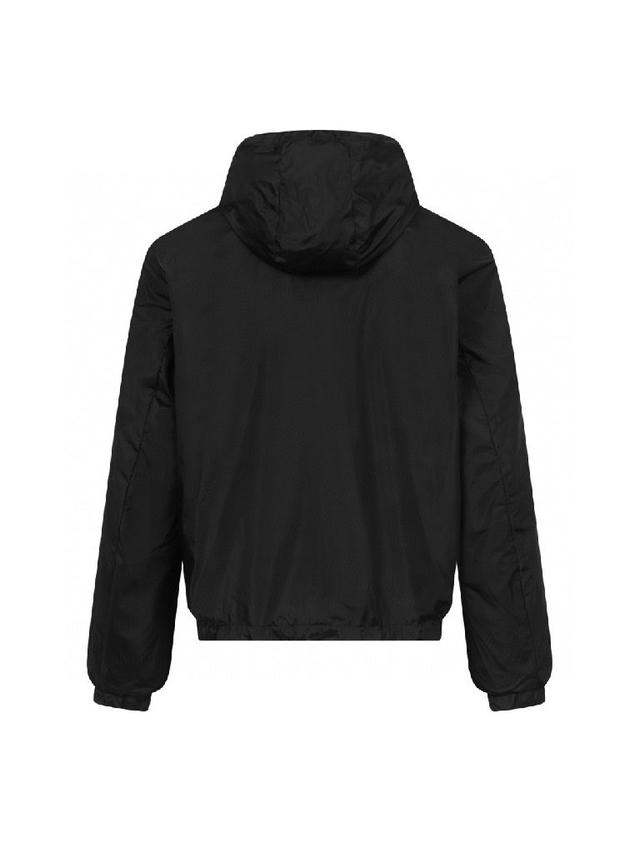 面料采用高品质山羊绒面料，手感柔软舒适，