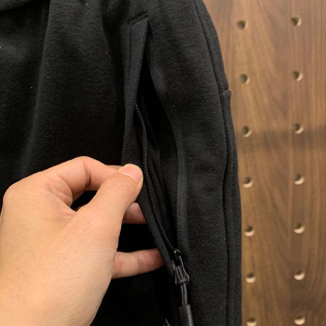 【新品】新款休闲裤卫裤，裤身上刺绣标志性品牌标识