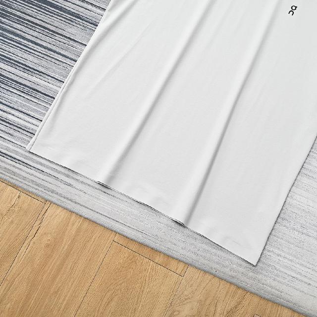 极富潮流元素的一款单品，符合on家时装美学形态设计，胸前经典LOGO