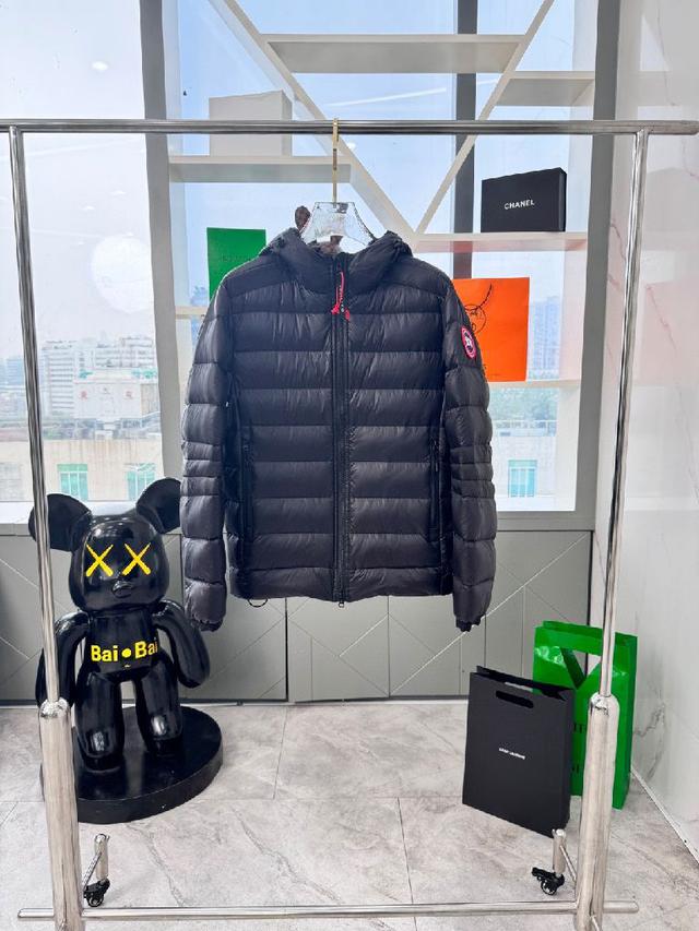 加拿大鹅2227轻薄款。超轻便，上身完全没有负重感！ 更