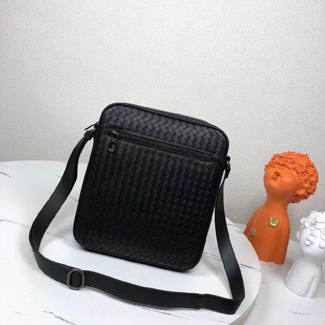 品质专柜同步狠货来袭顶级打蜡牛皮，专柜原单五金，
