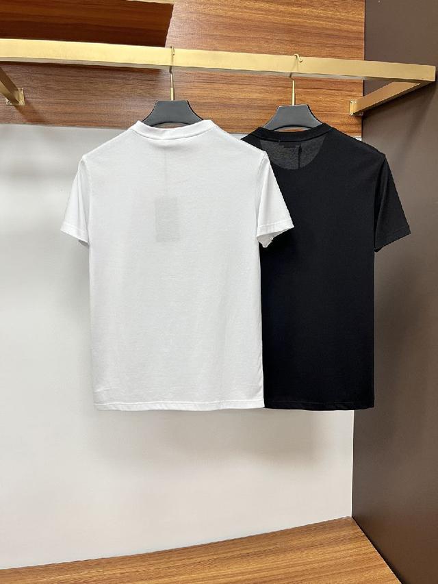 范思哲 25ss春夏新品水晶钻圆领短袖T恤，正面缀饰有进口