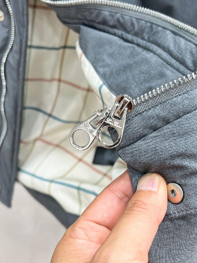 25秋冬新款尼龙羽绒服金属小标羽绒服～羽绒服采用