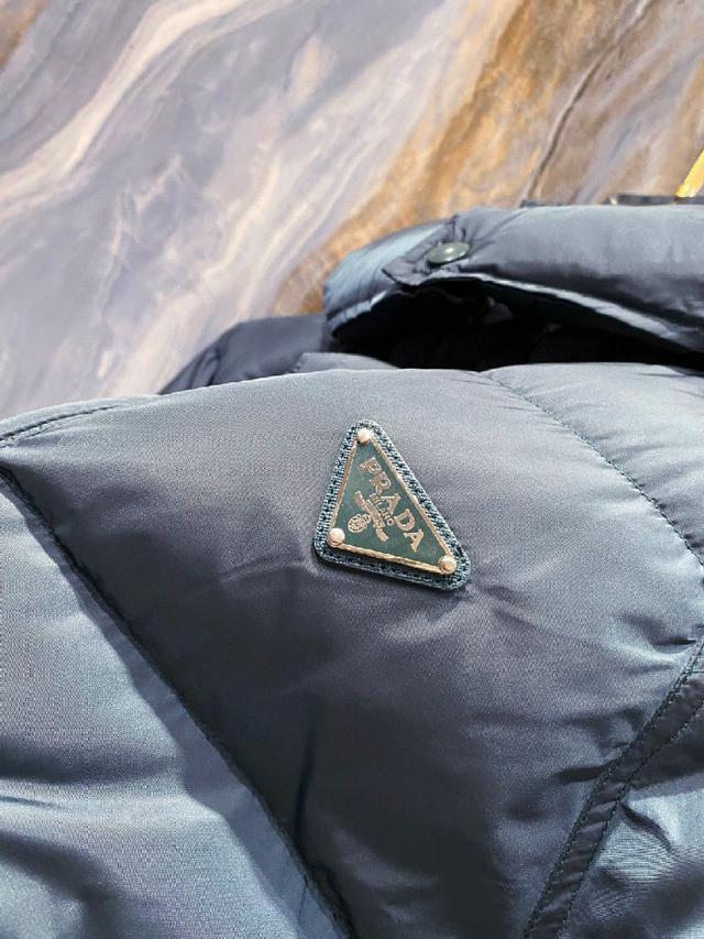 FW2025秋冬新款羽绒服。柜子在售款，一件难求。采