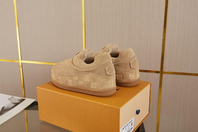 众多网红明星纷纷开秀上脚 ， 面料：进口牛反绒