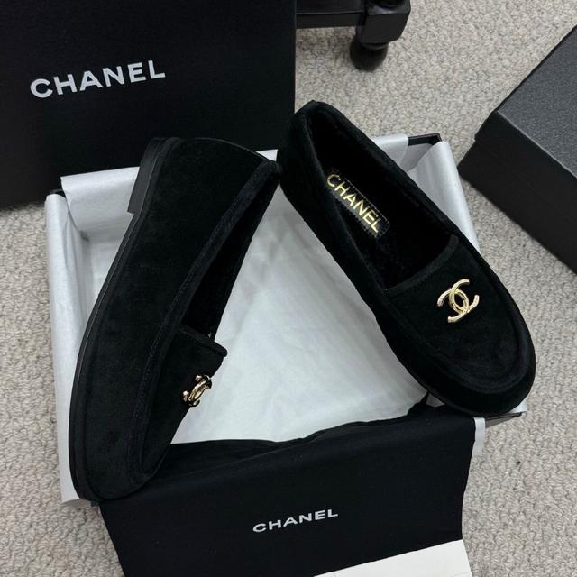 ChaneL 25K泰迪毛毛乐福鞋 设计简约高级，超级百搭款！