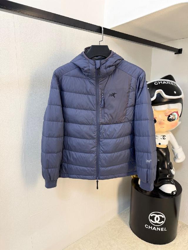 秋冬新款羽绒服。这款号称羽绒服届最贵的，全部90绒的
