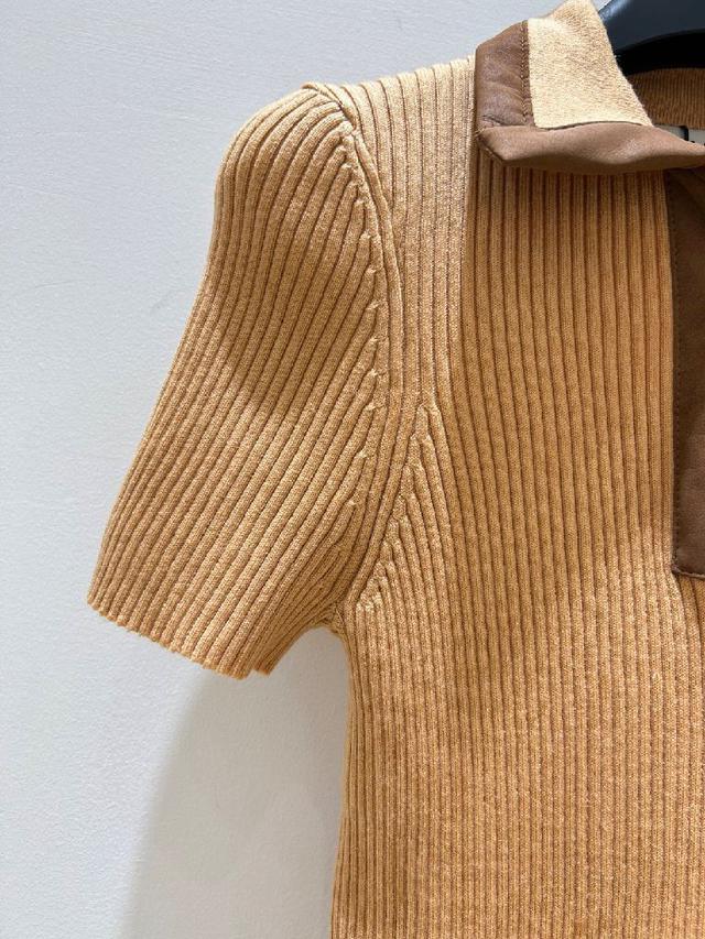 miumiu新款来袭！秋季时尚新宠，miumiu字母刺绣针织衫