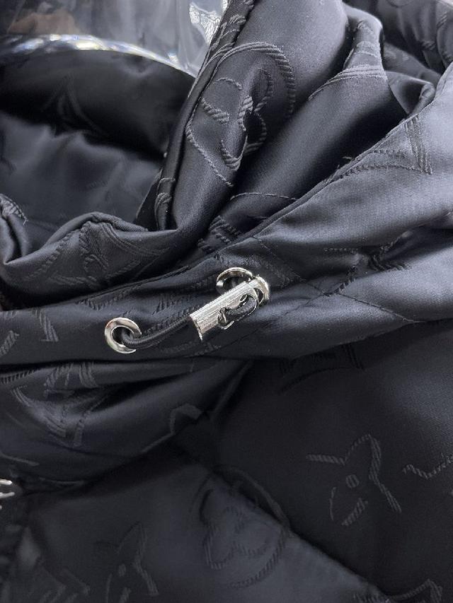 网款2025秋冬新款羽绒服。这款号称羽绒服届最高端的，全