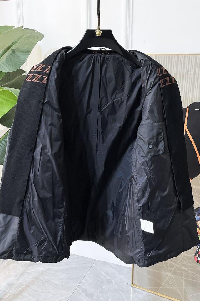 巴宝莉2025新款连帽面包服羽绒服，奢享温暖与时