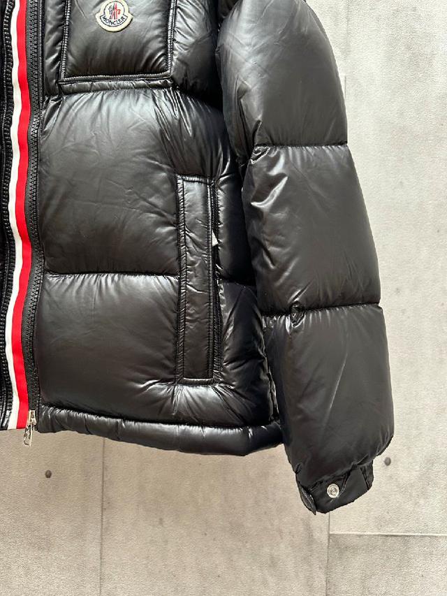 普拉达🆕2025冬季新款羽绒服，袖子可脱卸，又可当羽绒