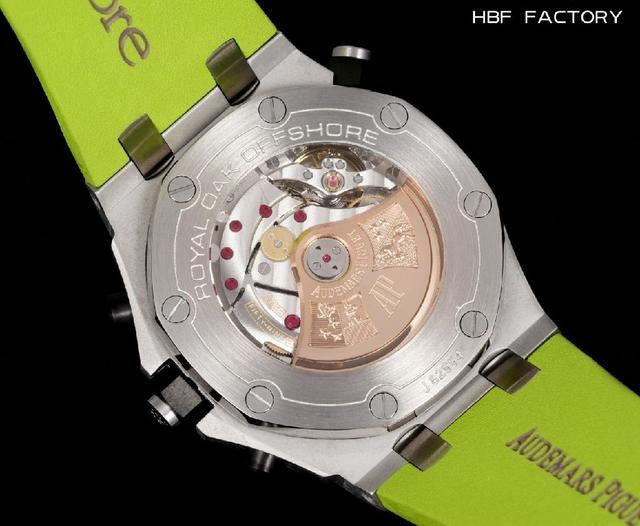 表壳材质选用的316L精钢，经过CNC一次成型锻造了42mm的表径，