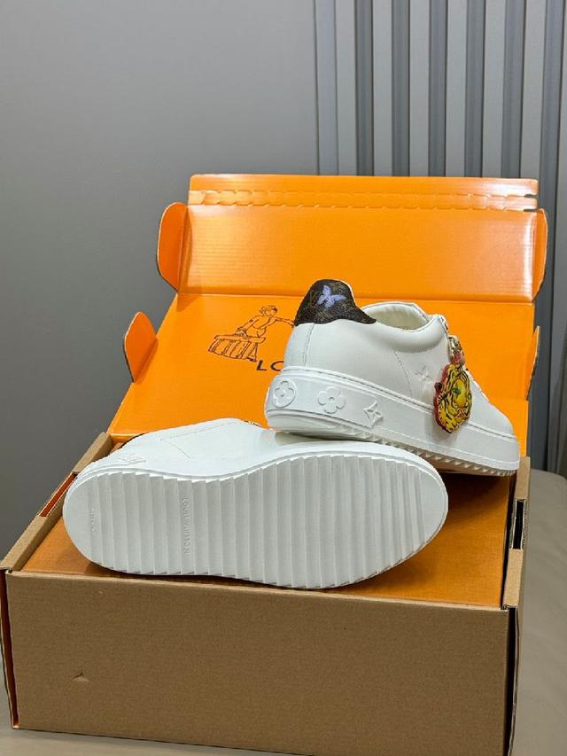 小香漆皮头粗跟弹力短靴 香家气质高奢风延续