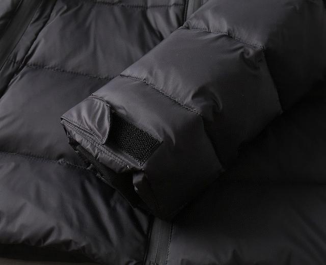 新款羽绒服。这款号称羽绒服届最贵的，全部90绒的