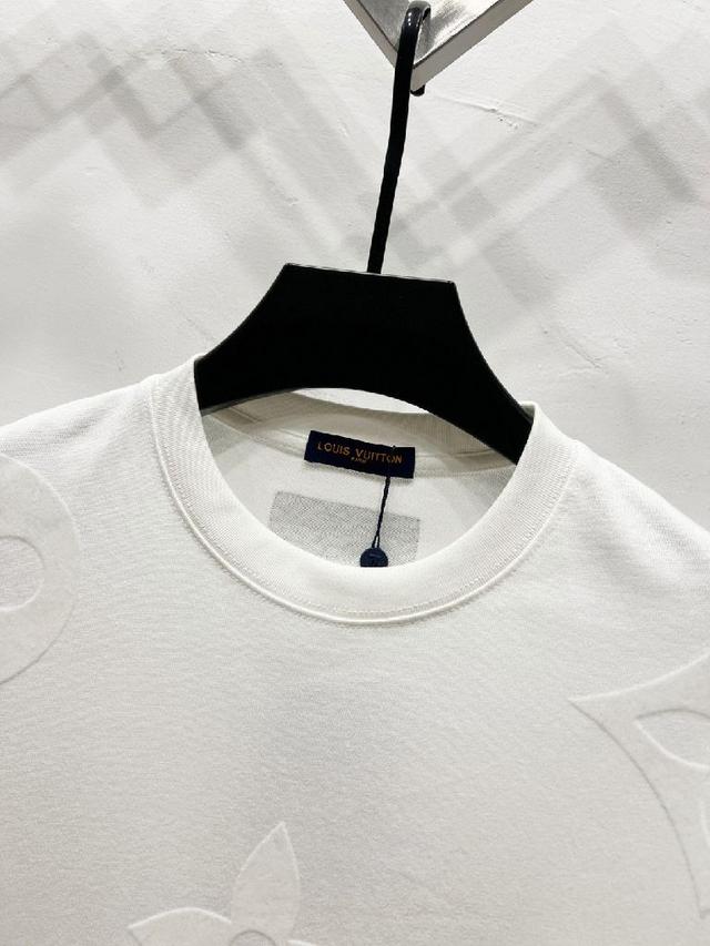 法国路威酩轩集团-LVMH旗下品牌，著名奢侈品箱包和皮具