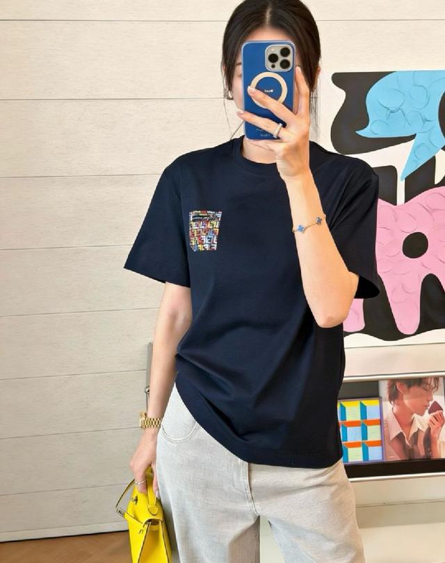 采用品牌Logo标志皮牌设计！ 立体感强！使整体高透气和柔软