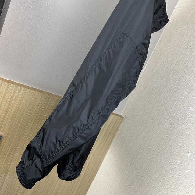 独家专供最新时尚连帽夹克 经典设计感与颜值爆棚的外套