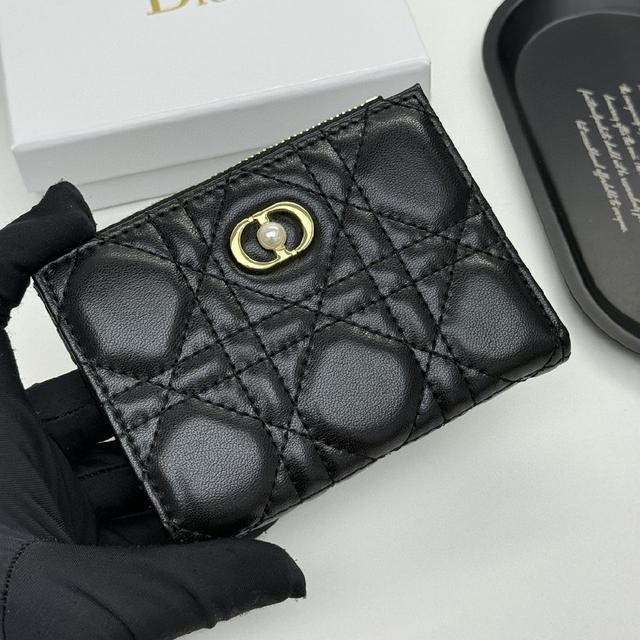 Dior 专柜最新款火爆登场！采用进口小羊皮，做工精致，