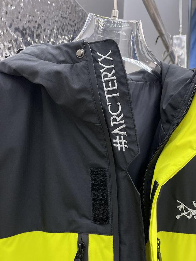 时尚顶级羽绒服 。一种衣服两种穿法！填充进口羽绒