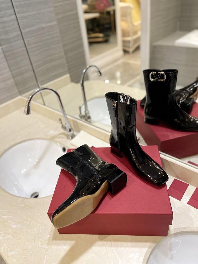 VALENTINO GARAVANIVLOGO TYPE ROSSO红V标志靴子