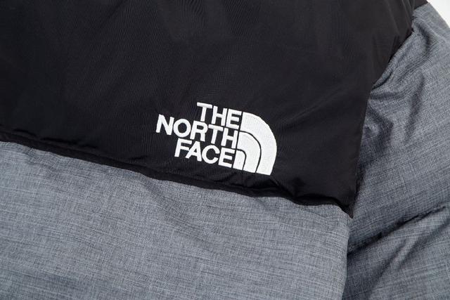 面料工艺：均为DWR放泼水面料(DWR需要有国际认证）均为防尘鸭绒～填充物：均为700蓬松度白鸭绒