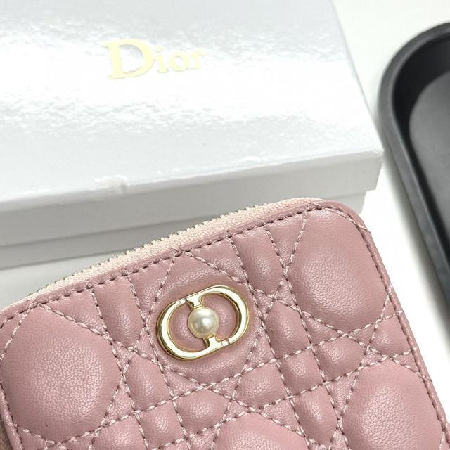 Dior专柜秋冬新款火爆登场！采用头层牛皮，做工精致，